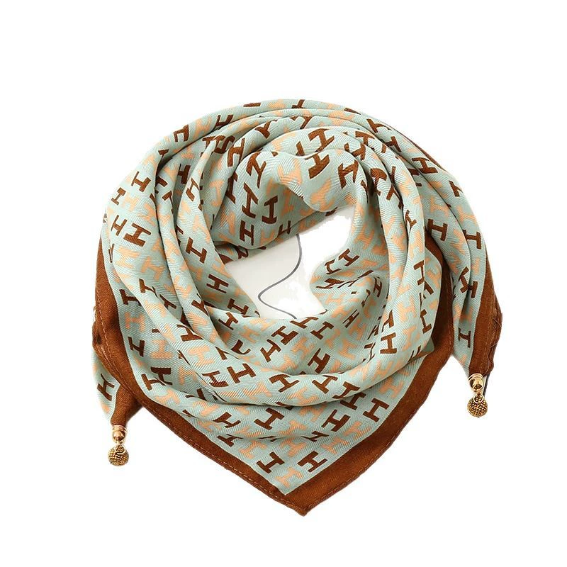 Winter scarf, fashionable universal pendant
