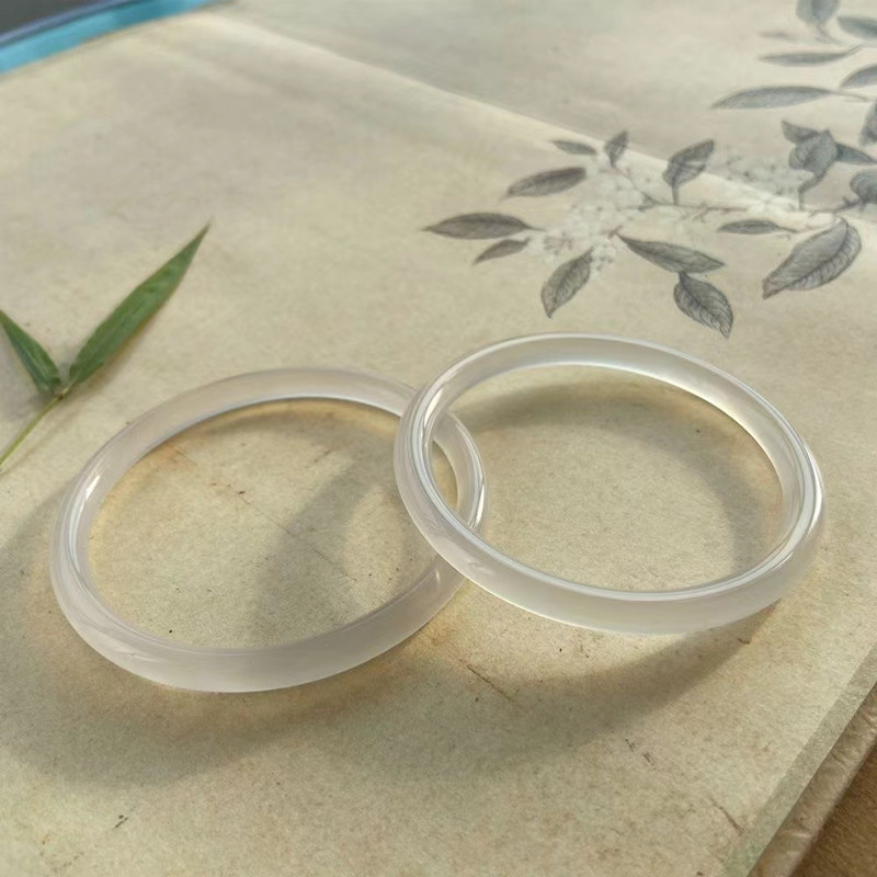 천연 마노 아이스 리치 냉동 화이트 칼세도니 팔찌 얇은 둥근 스트립 징글 팔찌 뷰티 팔찌 제이드 제이드