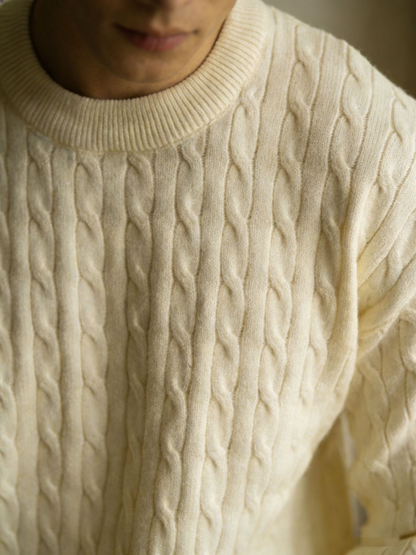 Transfronterizo de ropa de hombre otoño 2025 nuevo suéter de textura tridimensional entrelazado para hombres camisa de punto de fondo de estilo viejo