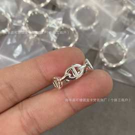 爱家满钻光面镂空猪鼻子戒指法式设小众计时尚个性纯银镀18k对戒