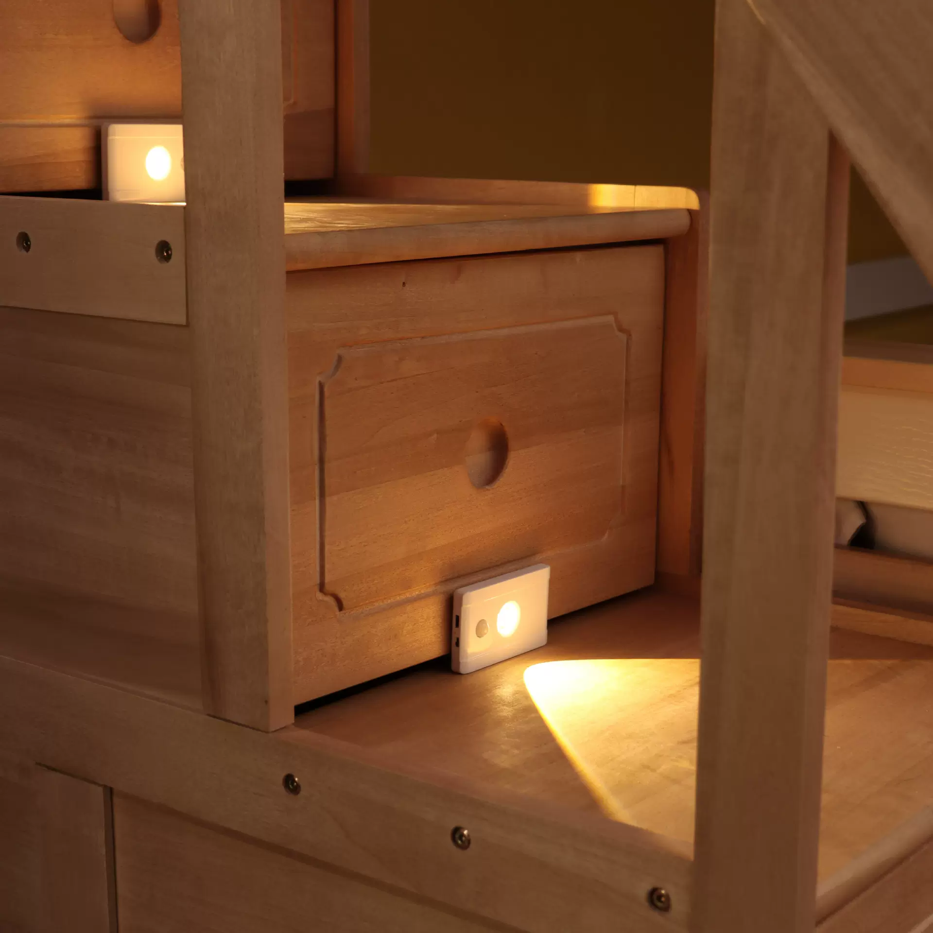 2024新款充电人体感应灯按键红外两款五种光效猫眼灯落日灯小夜灯