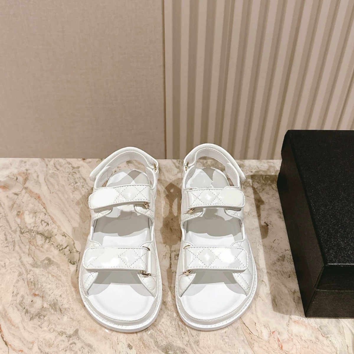 Fashionable summer beach sandals with velcro platform for leisure, Chanel style