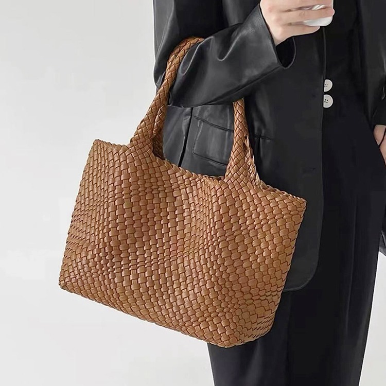 High-class large-capacity hand-woven bag tote bag 2024 new one-shoulder bucket bag vegetable basket bag tide