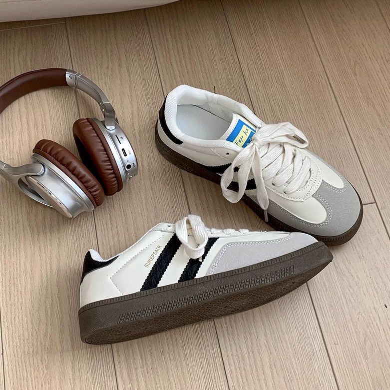Retro zapatos de entrenamiento de la mujer 2025 primavera nuevos zapatos blancos de moda universal nicho zapatos deportivos casuales para estudiantes