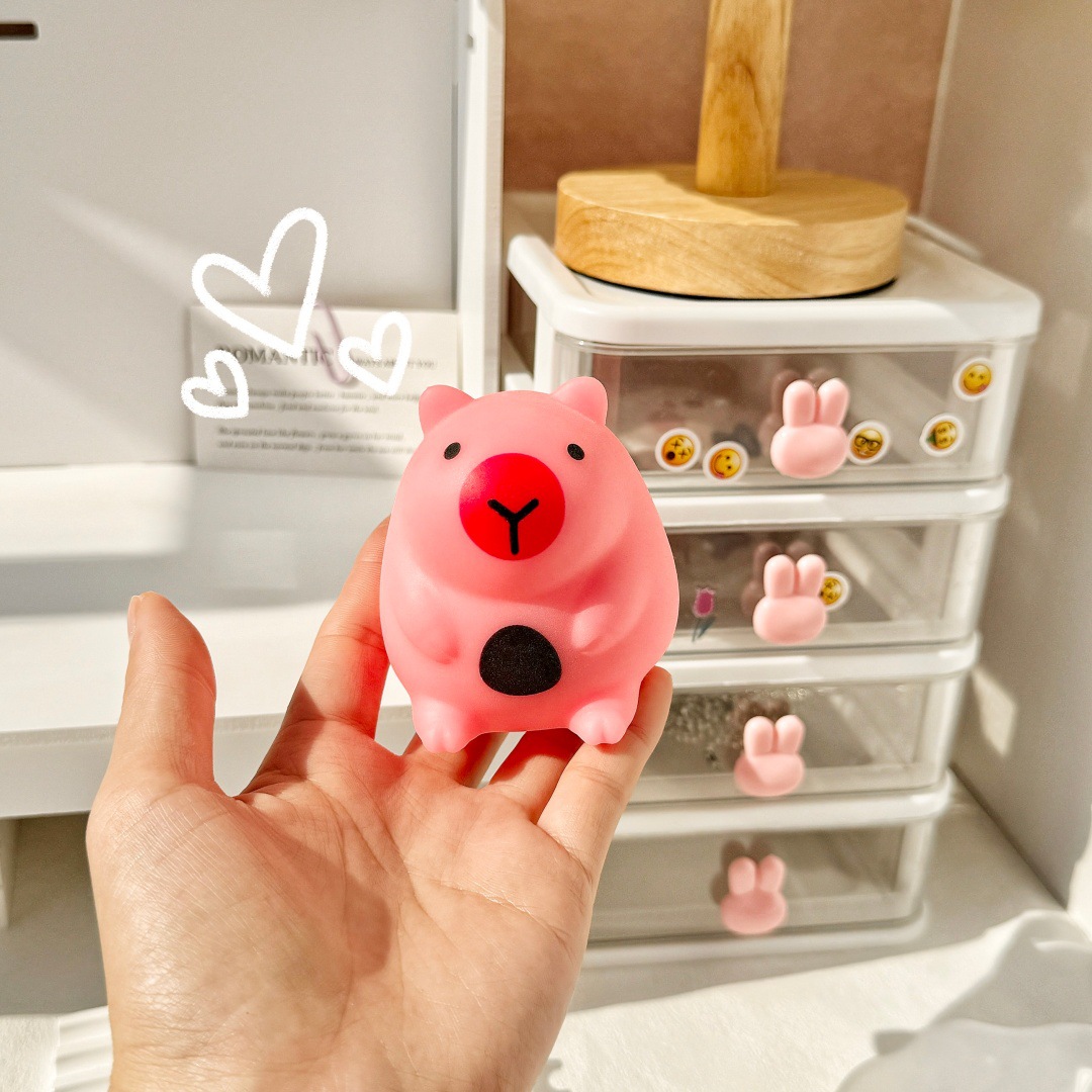 Juguete descompresivo de pato con sonido y cambio de ropa