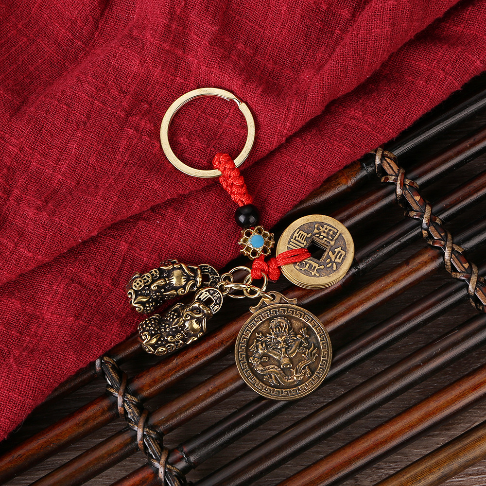 Latón cuerda roja cinco emperadores doble Zodiaco suerte tarjeta llavero retro hombres y mujeres Zodiaco aleación coche colgante
