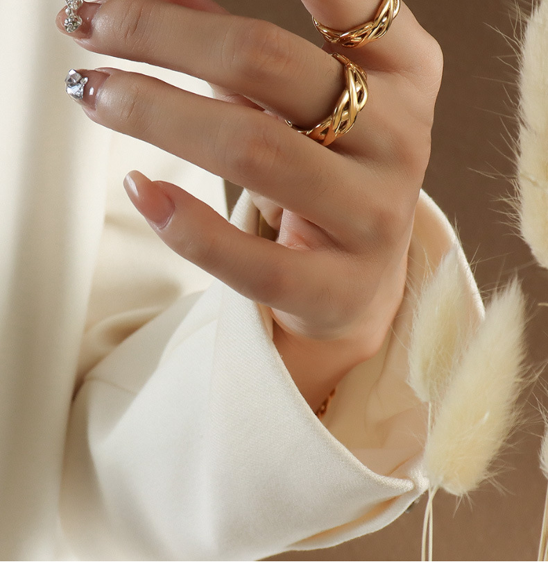 Marka Chinese knot interlaced ring titanium steel material plated real gold color preserving split ring_voghion.com