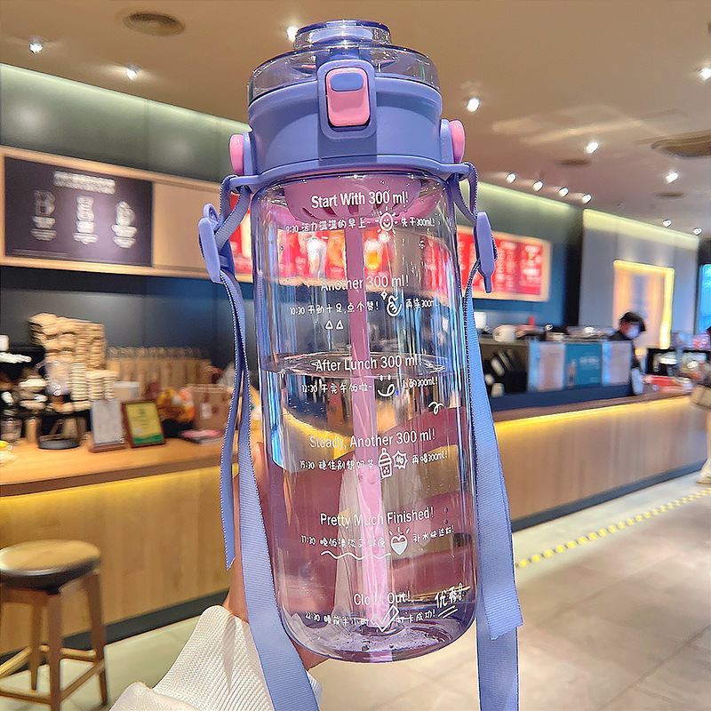 紫のダブルドリンクプラスチックカップには3 Dフィギュアは含まれていません