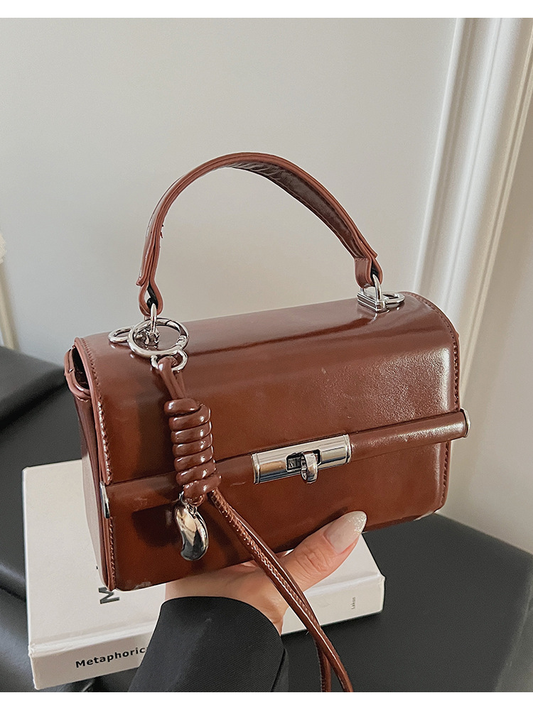 Bolso de mano de alta sensación para mujeres 2026 nuevo bolso cuadrado ligero de textura de lujo estilo coreano nicho bolso de hombro de mujer