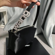 大王绸缎包水钻包包女2024字母徽标钻石晚宴手拿包手提小包腋下包