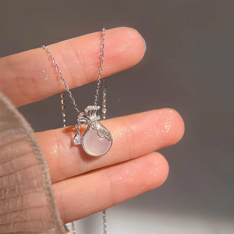 S925 plata esterlina este año de transferencia de bolsa de bendición collar de estilo nacional femenino ligero de lujo nicho de diseño sensación de joyería de cadena clavícula