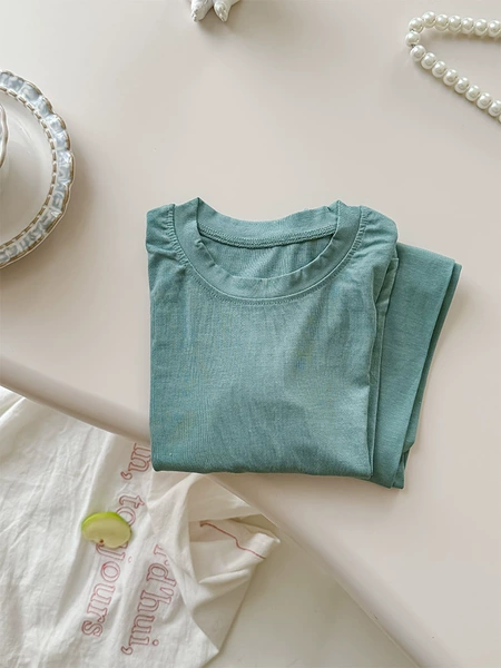 Gray green
