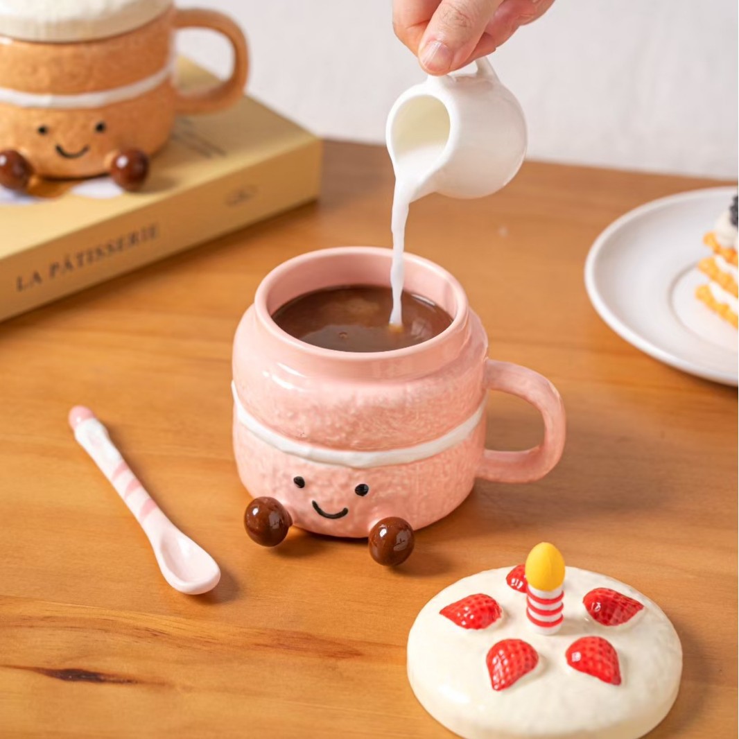 Nuevos productos creativos lindos regalos de cumpleaños pastel taza de regalo de mano relieve de alto valor de la cara taza de café de cerámica transfronteriza
