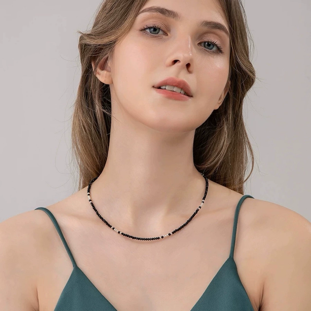 Высокое чувство черный остроконечный черный кристалл ожерелье женский s925 серебряный шейный шейный браслет простой модный бисер модная цепочка ключицы