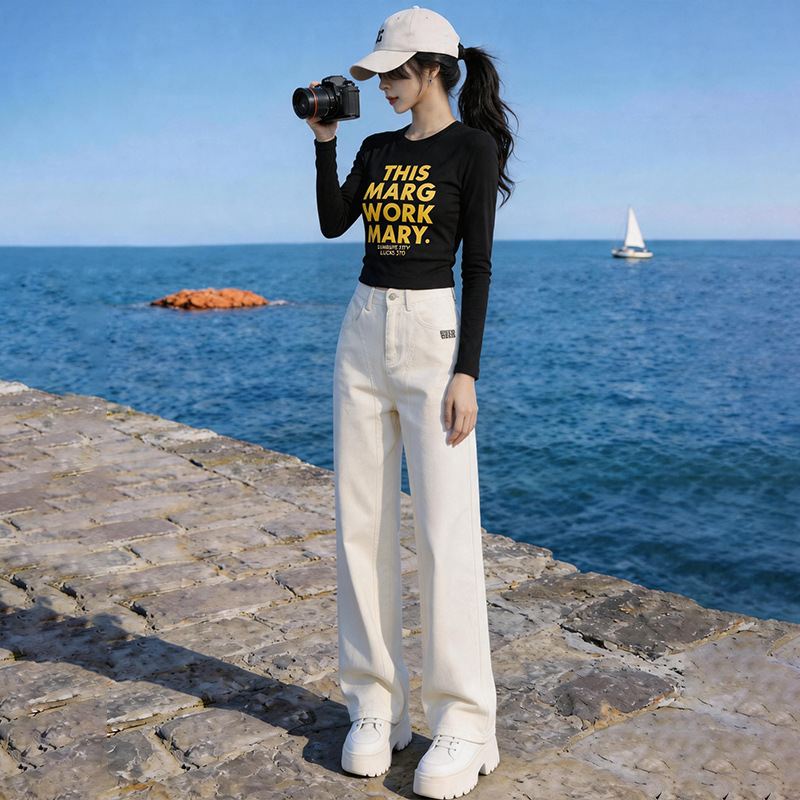 Trendy slim-fit T-shirt and high-waisted wide-leg jeans two-piece set for fall/winter 2026, casual long-sleeve outfit Trendy slim-fit T-shirt and high-waisted wide-leg jeans two-piece set for fall/winter 2026, casual long-sleeve outfit