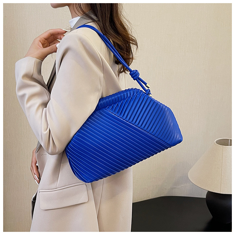 Femmes Moyen Faux Cuir Couleur Unie Vêtement De Rue Coquille Boucle Cachée Sac D'épaule Sac Bandoulière Sac Dôme display picture 2