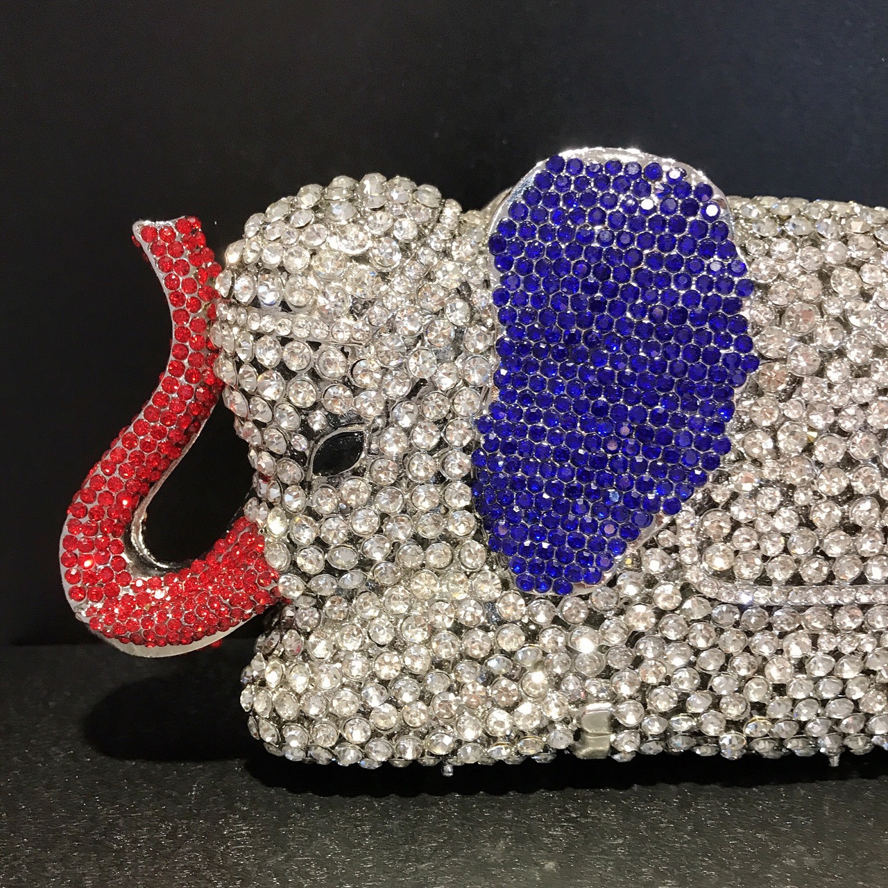 Túi clutch dạ hội hình voi 3D đính đá pha lê phong cách Âu Mỹ — kim cương vàng trên nền vàng chi tiết 4