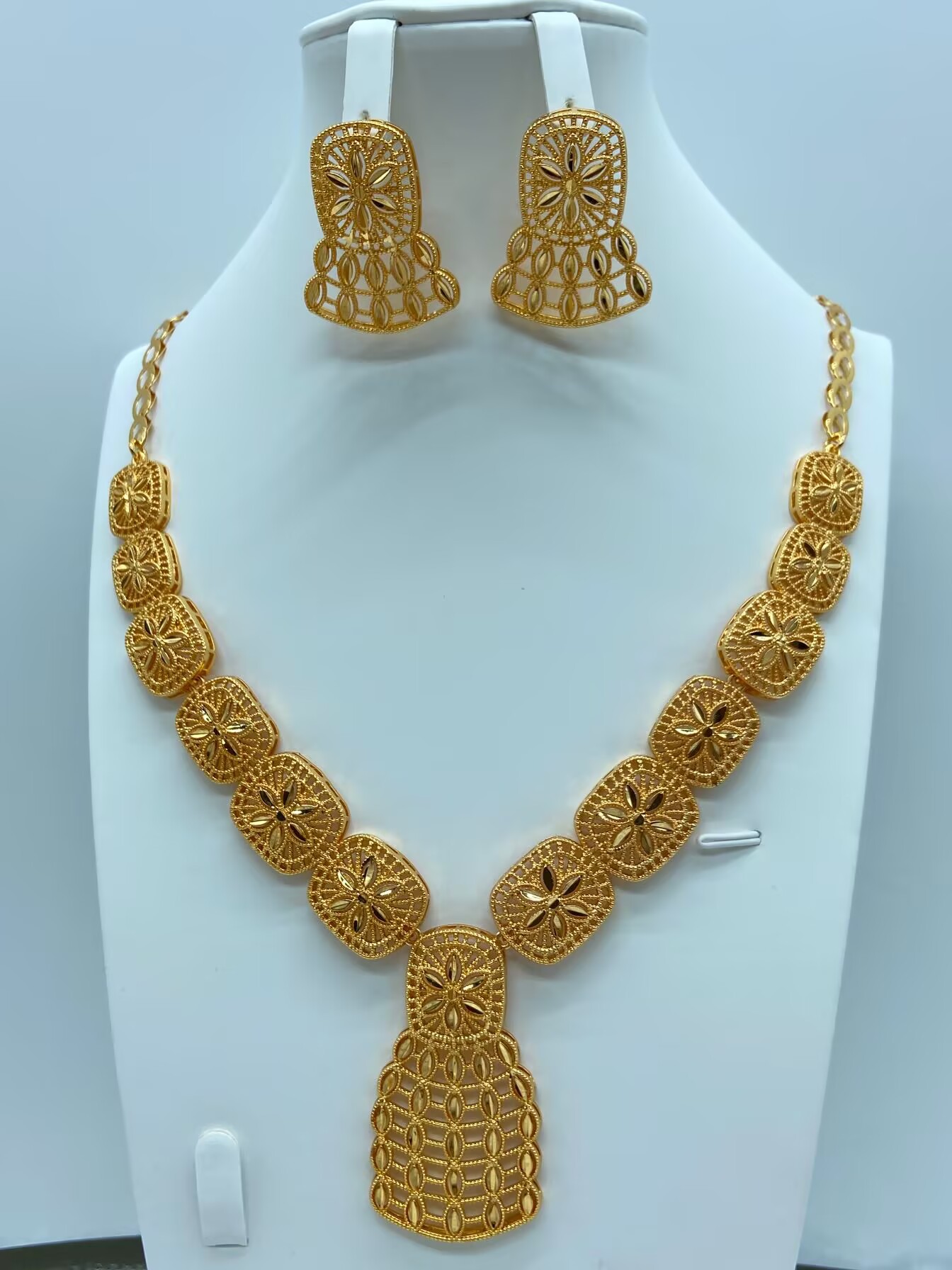 Transfronterizos de moda retro de Oriente Medio conjunto de joyería collar pendientes de boda banquete de bronce de lujo joyería dorada mujer