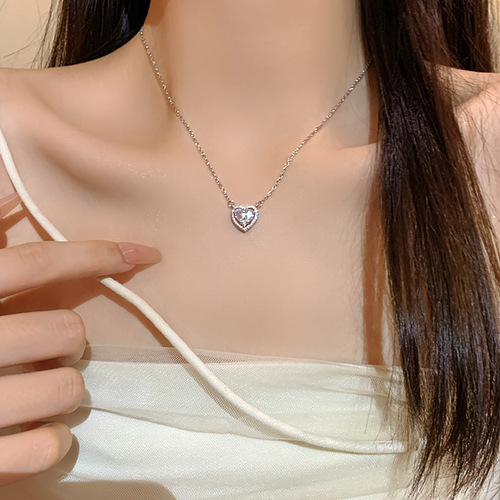 South Korea's new all-match temperament loving titanium steel necklace light luxury niche exquisite zircon bow clavicle chain necklace