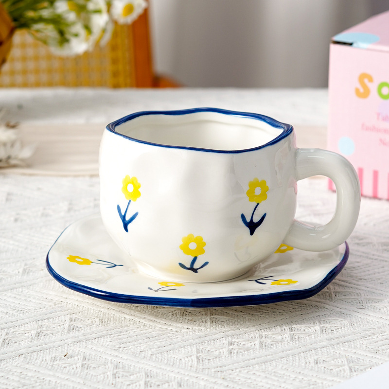 Hermoso conjunto de tazas de café y platos Regalos comerciales Irregulares tazas de desayuno transfronterizas de cerámica Pastoral pintada a mano esmaltada