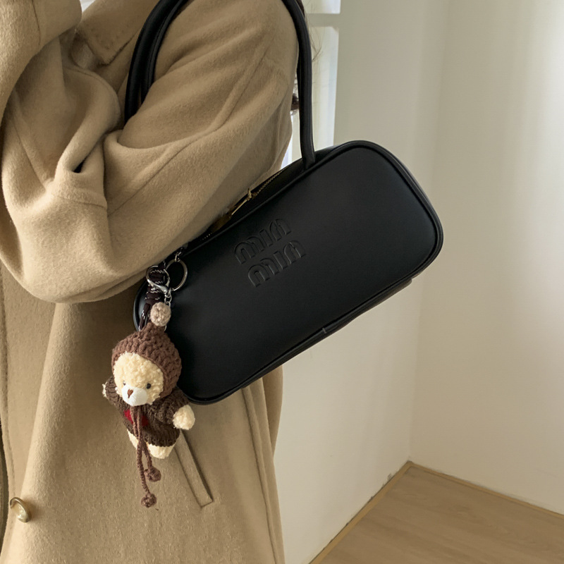 Retro texturas coreanas bolsas debajo de las axilas para mujeres 2025, invierno nuevo bolsas de almohada de estilo extranjero, bolsas de hombro de Boston.