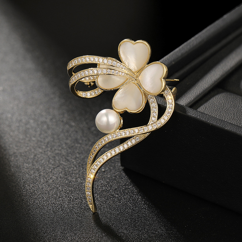 Qianyu silver natural sea shell high-grade Clover brooch pin female little red book high-looking hot accessories