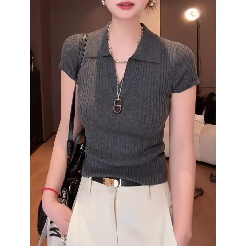 やせて見えるスリムな襟付きニット半袖tシャツ女性2025夏の新しい高級感のある雰囲気に合わせて短い上着を着る|undefined