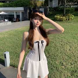 日韩新款泳衣女2026新款纯欲小香风简约小胸飞边吊带少女分体泳装
