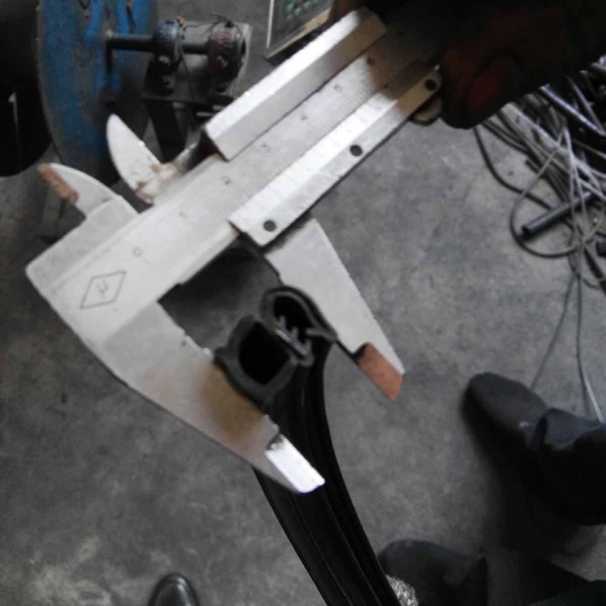 耐高温顶泡密封条 三元乙丙三复合防尘密封条 机械设备防水密封条