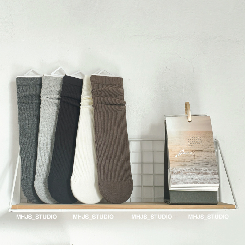 Vintage Coffee Three-Color Gradient Design + Thin Stripes Make Legs Look Slimmer ~ Women's Seamless Autumn and Winter Mid-Calf Socks