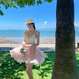 海岛度假风连衣裙女夏装蕾丝拼接露背蓬蓬裙吊带短裙