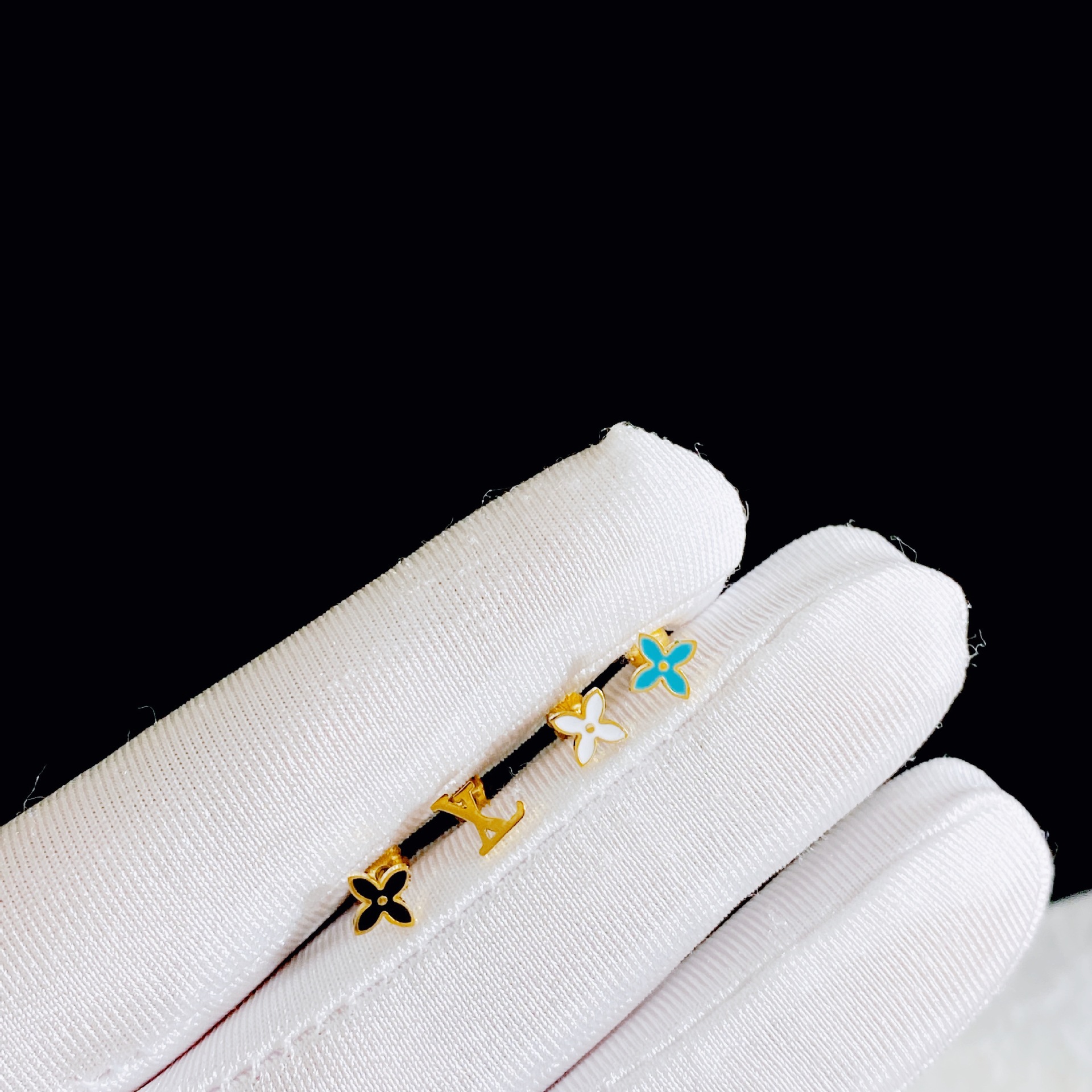 Simple Style Four Leaf Clover Titanium Steel Plating Ear Studs 4 Piece Set