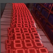 12Ӣ���Ԫ�����LED�@ʾ���̓r�ư��Ӽ���վ���փr���������