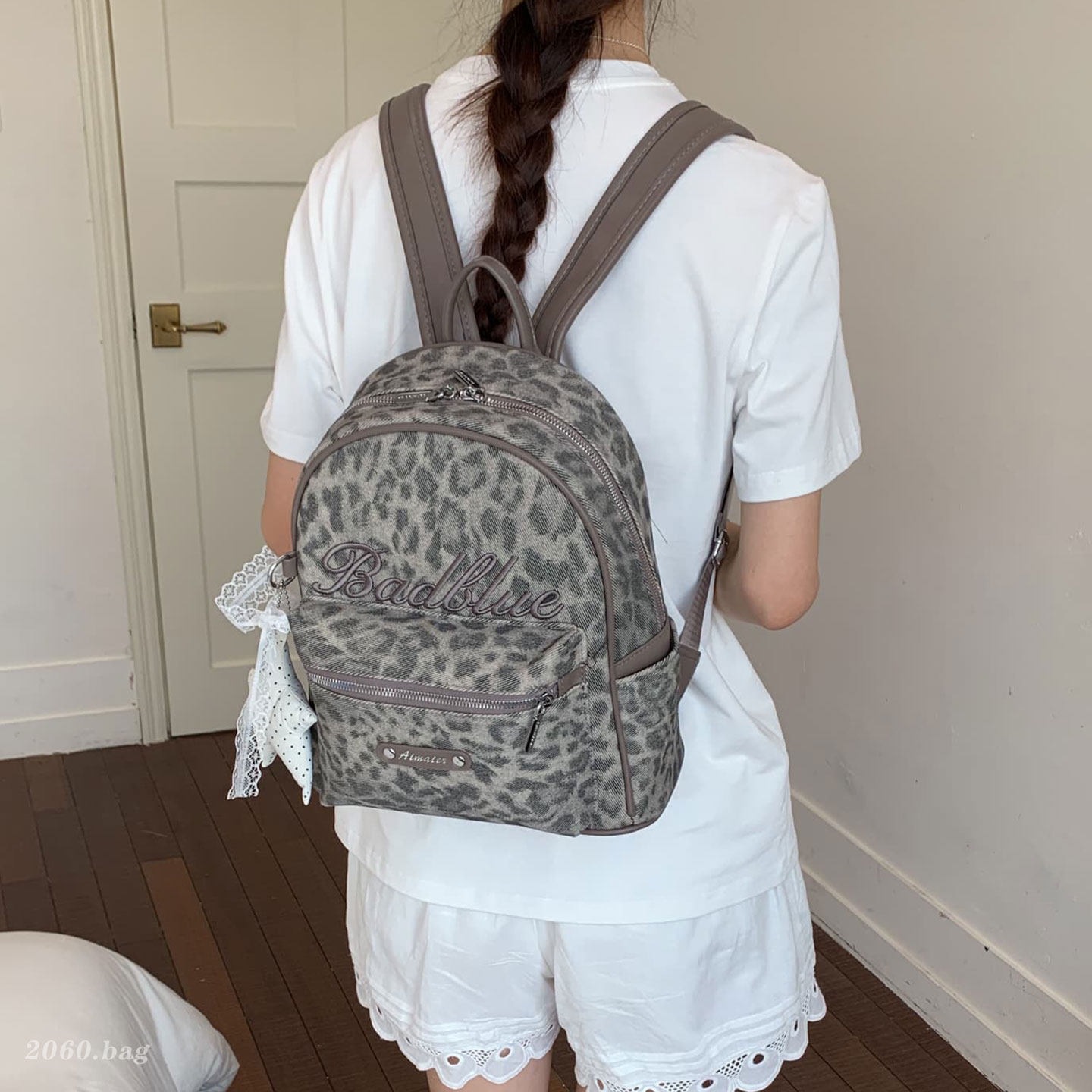 Mochila de estudiantes de verano nueva mujer ligera ocio versátil mochila de moda 2026 leopardo de gran capacidad