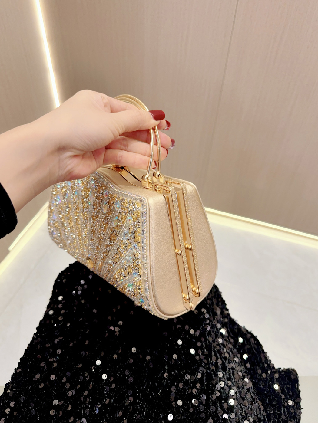 Borsa a mano donna con strass - elegante pochette da sera_voghion.com