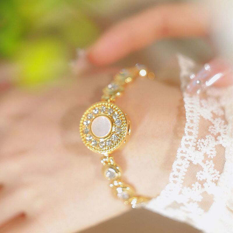 Bs Retro Hot-Selling Factory Direct Sales Export Small Silver Watch Second-Hand Flip Bracelet Watch Elegant Women's Watch Fa1811 Bs Retro Hot-Selling Factory Direct Sales Export Small Silver Watch Second-Hand Flip Bracelet Watch Elegant Women's Watch Fa1811