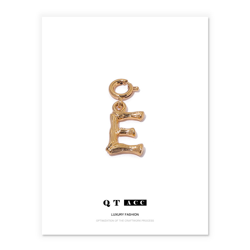 Latón chapado en oro personalidad simple diseño retro coincidencia de bambú conjunta 26 carta COLLAR COLGANTE DIY Collar para las mujeres
