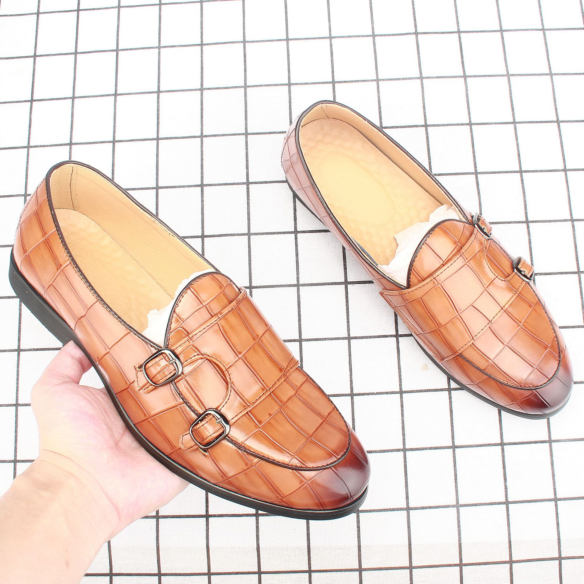 ��Ƥ��Ь��ʿ����ƤЬ��ʱ��͸��Ь����һ�ŵ��׽����е�Ь��283