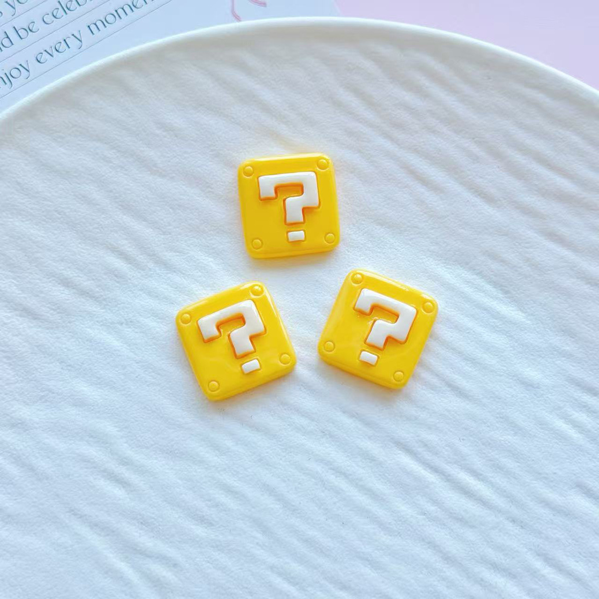 Juegos clásicos de la infancia serie de dibujos animados DIY accesorios de resina agujero zapatos pinzas de pelo caja de teléfono celular joyas parches
