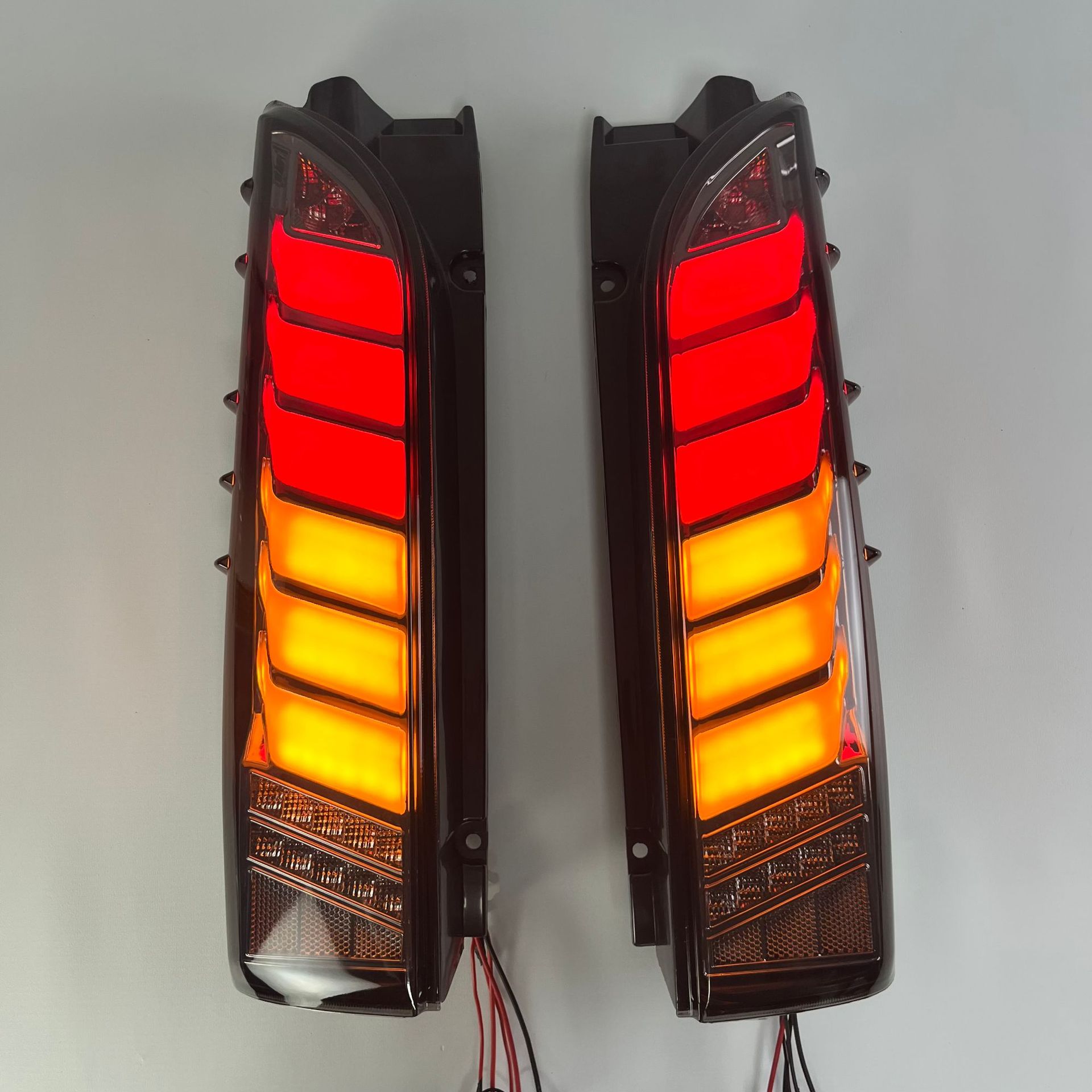 Suitable for Toyota Hiace 200 series (2005-2018) car tail light modification to LED tail lights with sequential brake lights
