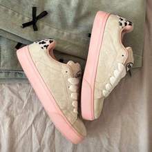 春季豹纹粉翻毛皮拼接复古低帮板鞋女vibe风轻奢鞋运动休闲鞋子女