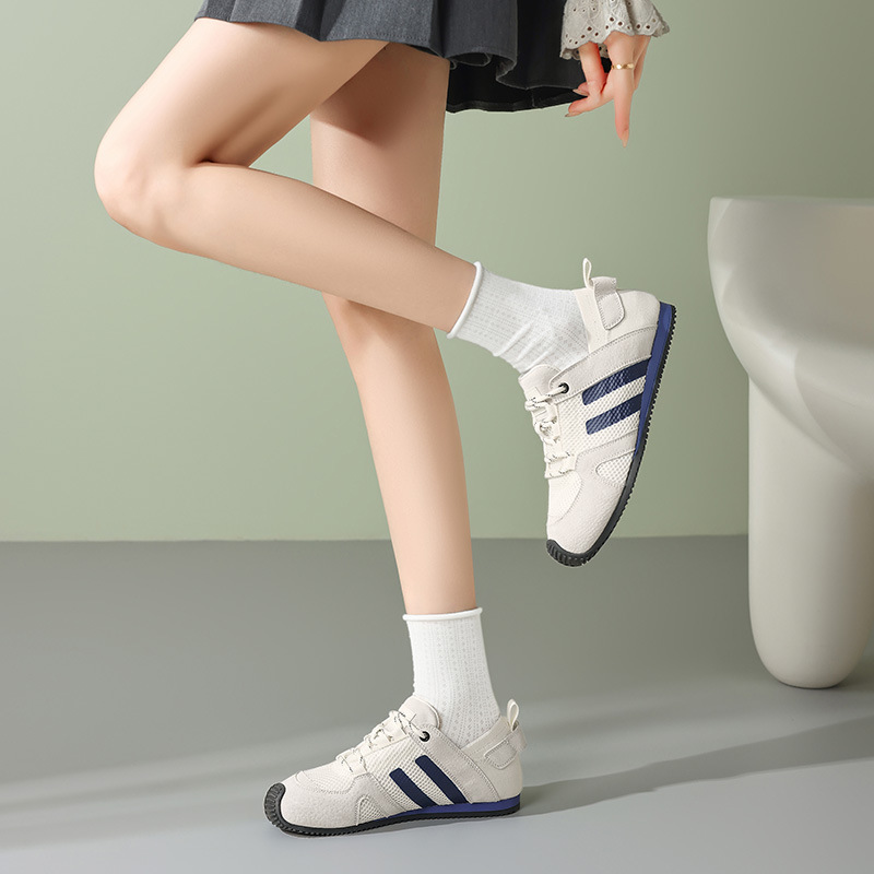 Zapatos de entrenamiento de la mujer 2025 nuevos zapatos blancos planos de verano de malla casuales Gump zapatos deportivos