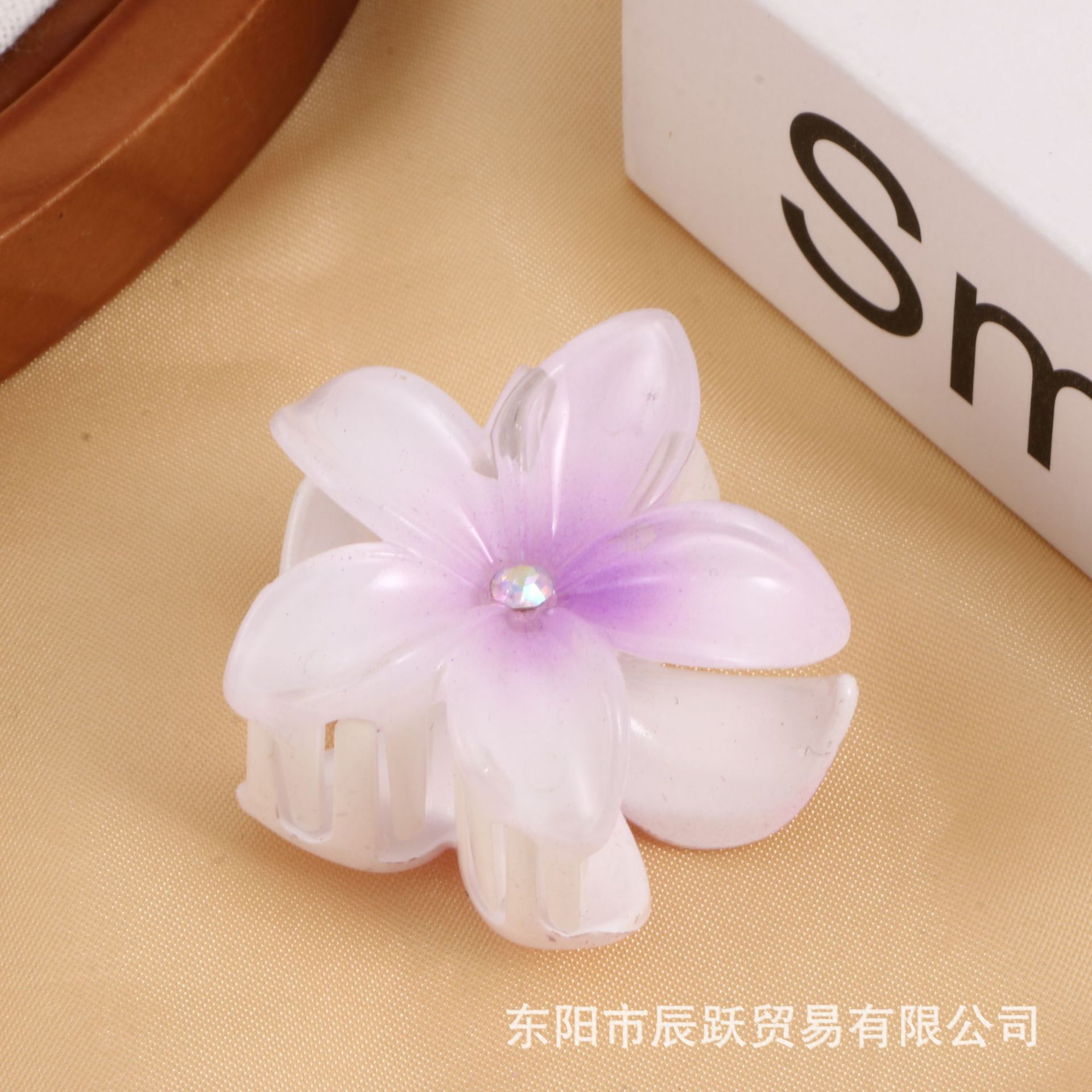 Nuevo color frangipani acrílico pinza para el cabello flor pinza de agarre de alta calidad elegante accesorio para el cabello de mujer pinza de tiburón de agarre lateral