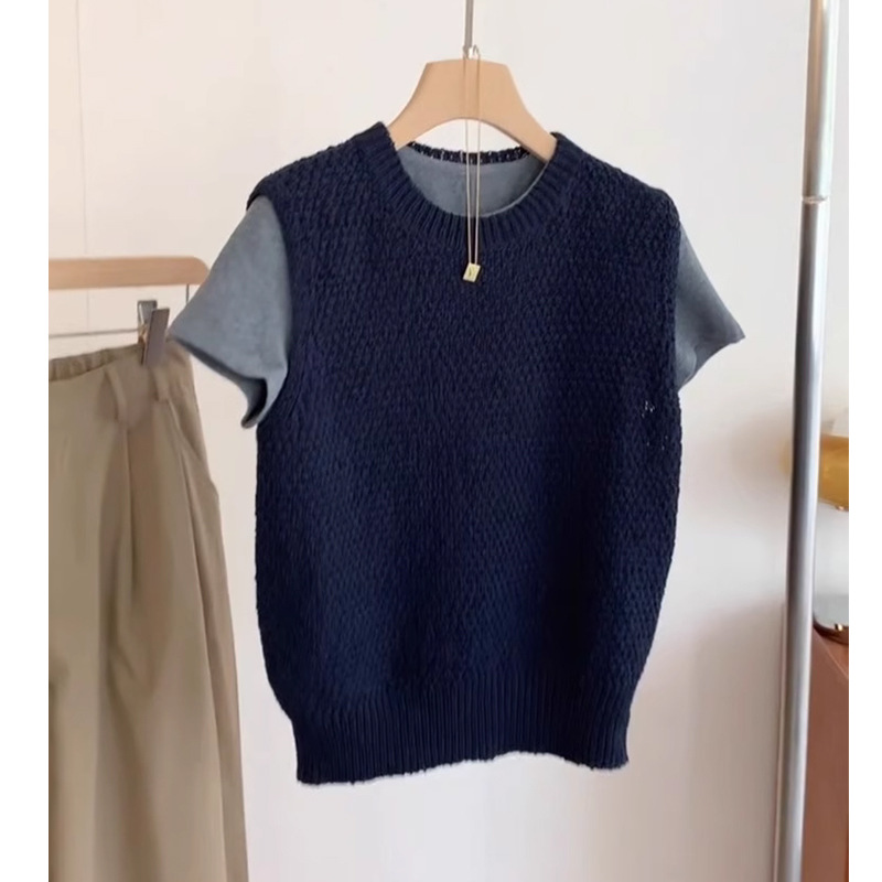 Blue knitted sweater with a round collar sleevless