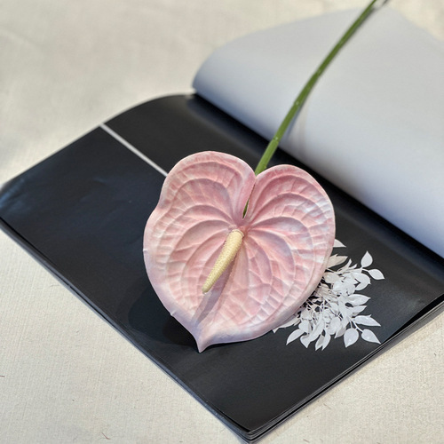 Single simulated flamingo palm, hand-feel anthurium, wedding decoration, artificial flower, photography, high-rise flower arrangement, artificial flower