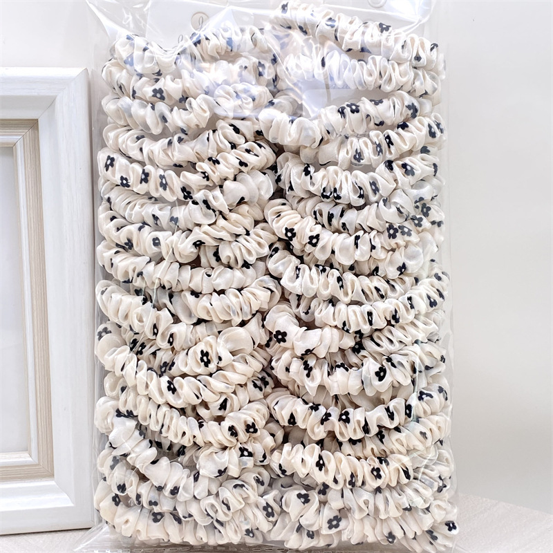 Montado en la tarjeta leche té color amor oso intestino grueso banda de pelo de las mujeres corbata de pelo cabeza cuerda banda de goma dos yuanes tienda de joyería