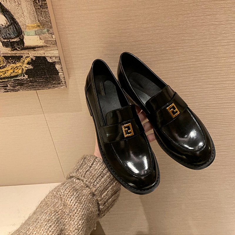 Grape Mom primavera nuevo estilo dorado pequeño botón cuadrado estilo británico cabeza redonda salvaje tacón grueso Lefu zapatos de cuero pequeño mujer