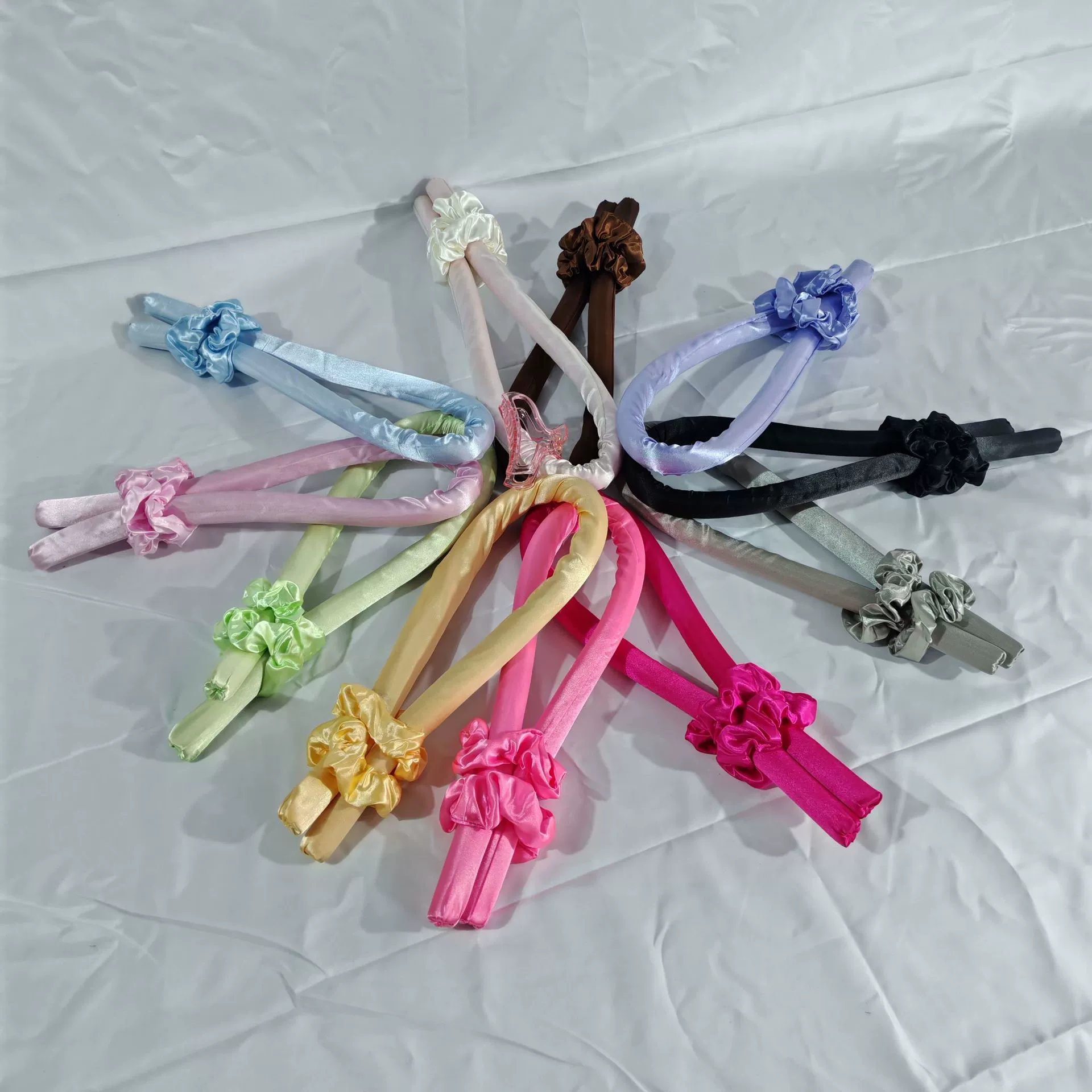 Заводская прямая продажа ленивой плойки для завивки волос, натуральная, безвредная, круглая, для волнистых локонов, без нагрева, для сна.