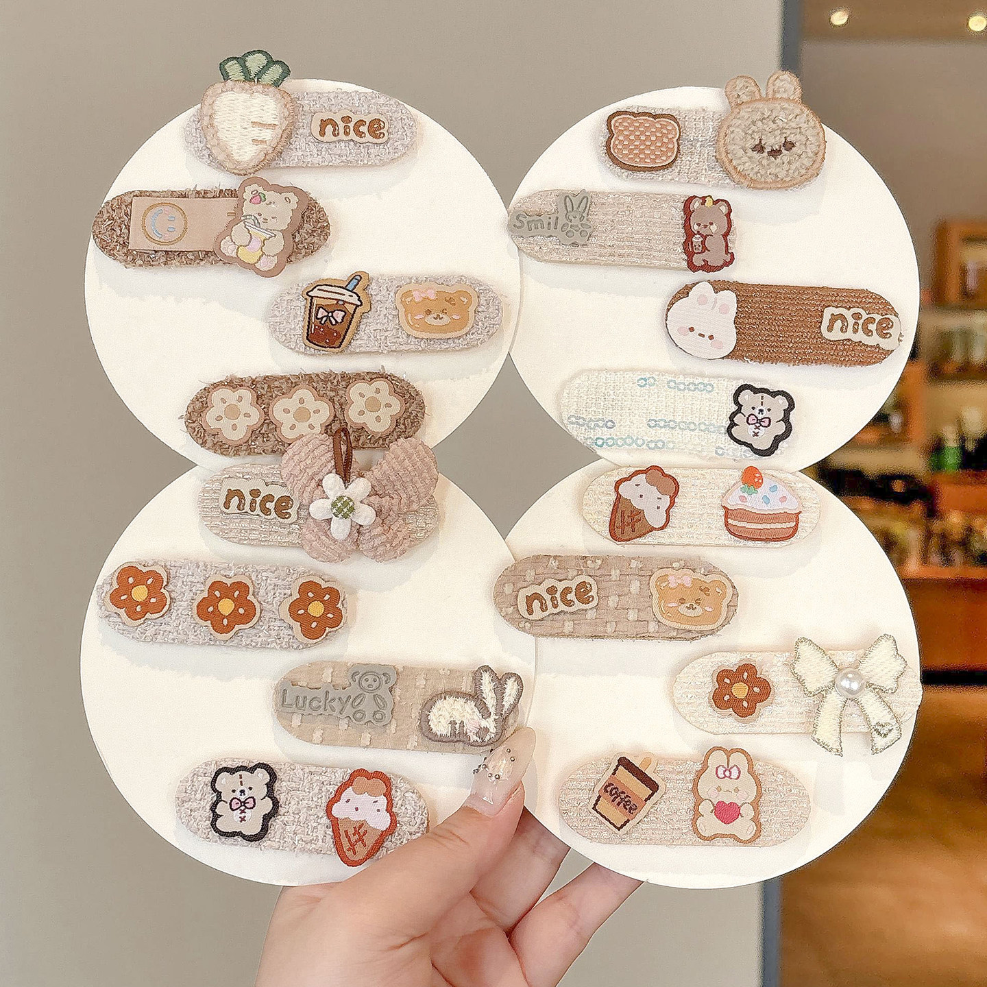 Cartoon-style, sweet-looking hair accessories with bangs, autumn/winter 2026 new collection, versatile and cute hair clips for children, magic tape hair accessories for babies