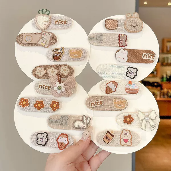 Cartoon-style, sweet-looking hair accessories with bangs, autumn/winter 2026 new collection, versatile and cute hair clips for children, magic tape hair accessories for babies